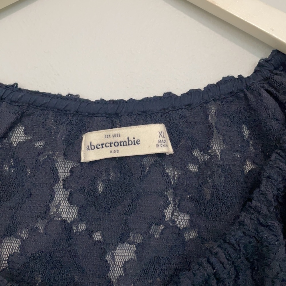 Lace top - Picture 2 of 3